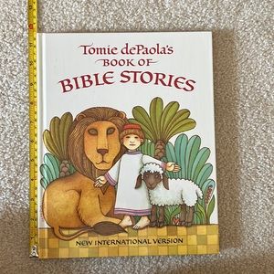 Hardcover Tomie dePaola’s book of Bible Stories - EC- SFH
